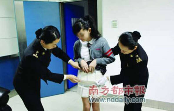 1万元出してもいい 女子中学生がiphone4sを密輸 驚くべき手段とは 12年5月7日 エキサイトニュース