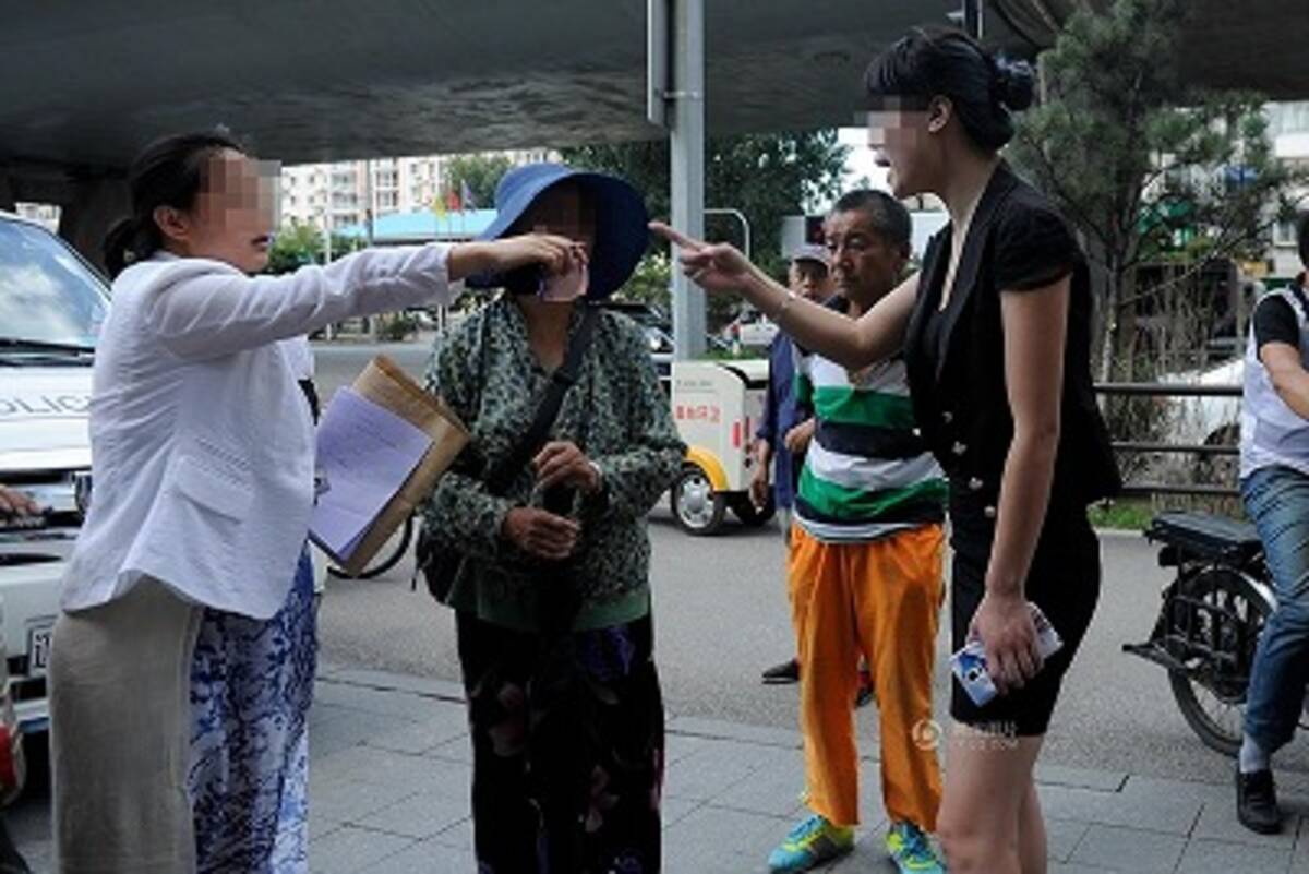 クラクションに激怒し 車のフロントガラスを素手で破砕 凶暴 アウトロー妊婦 が中国各地で大暴れ 15年8月27日 エキサイトニュース