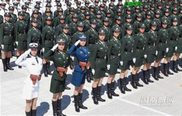 元モーターショー 半裸 モデルまで 平均身長178cmの中国美人兵士たちに韓国人がメロメロ 15年9月4日 エキサイトニュース