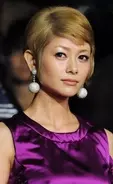 え 誰 真木よう子の 腹になじんだバスト 鎖骨の見えない首周り が大反響 16年5月24日 エキサイトニュース