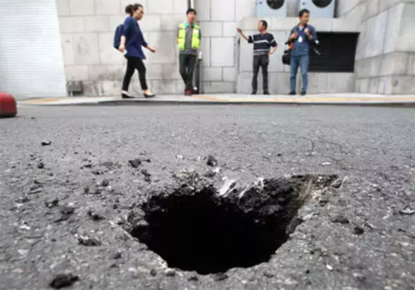 直径120メートル級の穴も!?　韓国で頻発する「シンクホール現象」は人災だった！