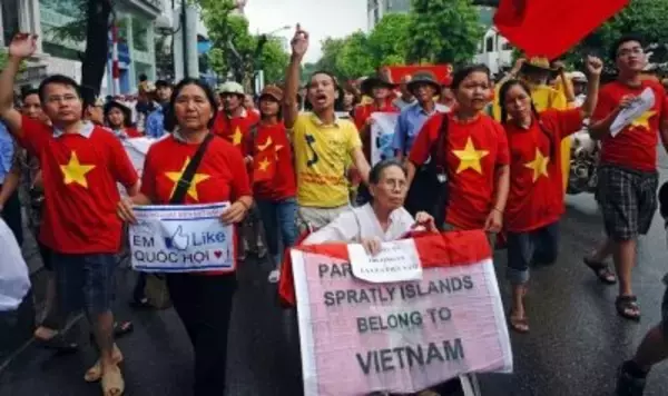 税関職員がパスポートに「Fuck You」　ベトナムで中国人旅行者への迫害行為が激化！