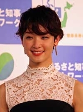 剛力彩芽の“現場人気”が高すぎる!?　差し入れに「ランチパック全種類、ワンダーコア」