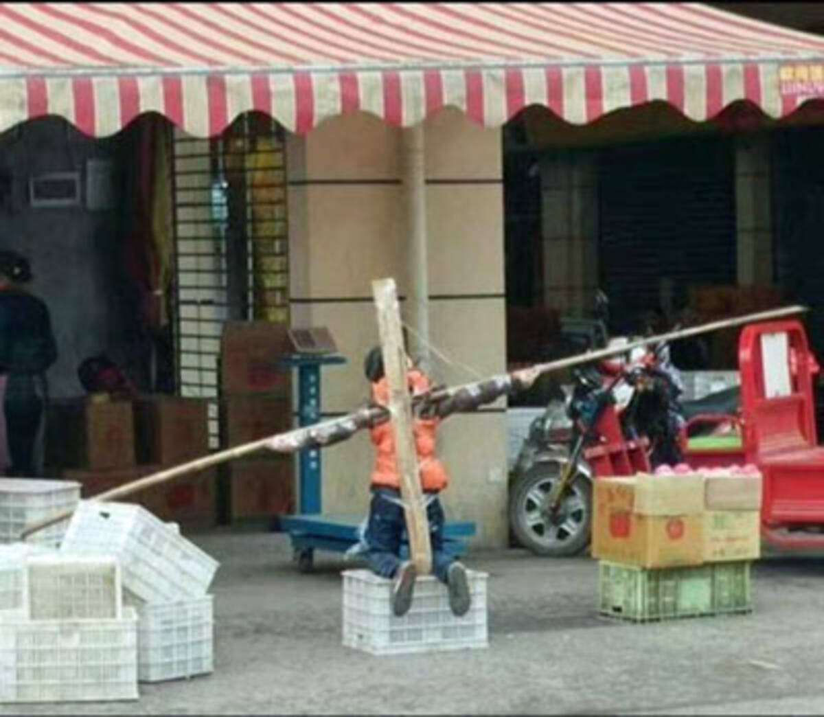 我が子を十字架刑や水責めに 中国で 狂育 ママ パパが暴走中 17年3月9日 エキサイトニュース 我が子を十字架刑や水責めに 中国で 狂育 ママ パパが暴走中 17年3月9日 エキサイトニュース