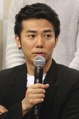 綾部祐二 米国で現地歌手のレコーディングに参加で いったいどこへ行く 18年6月13日 エキサイトニュース