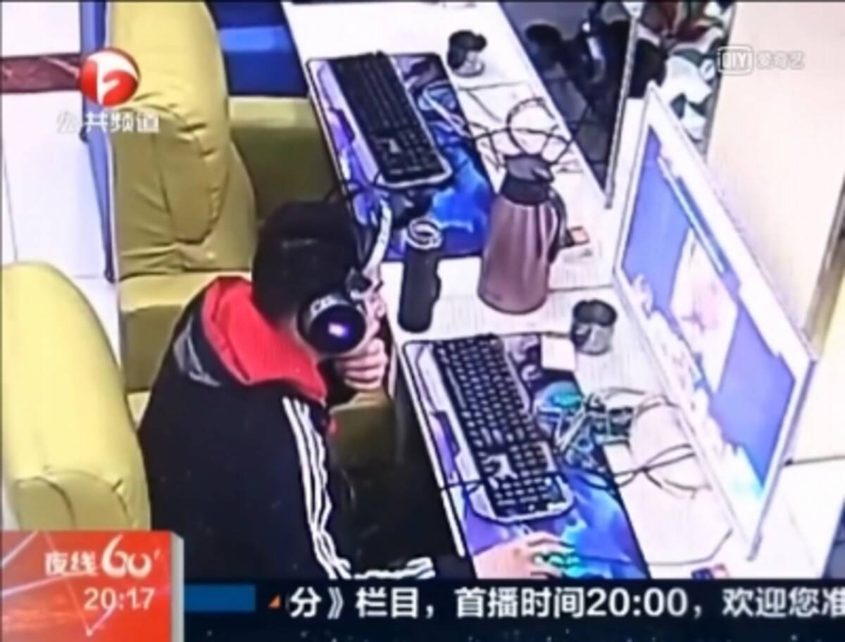 ネットカフェでav見てたらムラムラ 辛抱タマらず 女性店員に顔射未遂 17年4月19日 エキサイトニュース