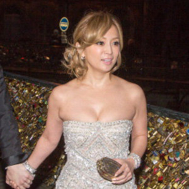 浜崎あゆみが ウエストぱっくり で焼肉デート そんなに細くないだろ と総ツッコミのワケ 17年6月7日 エキサイトニュース