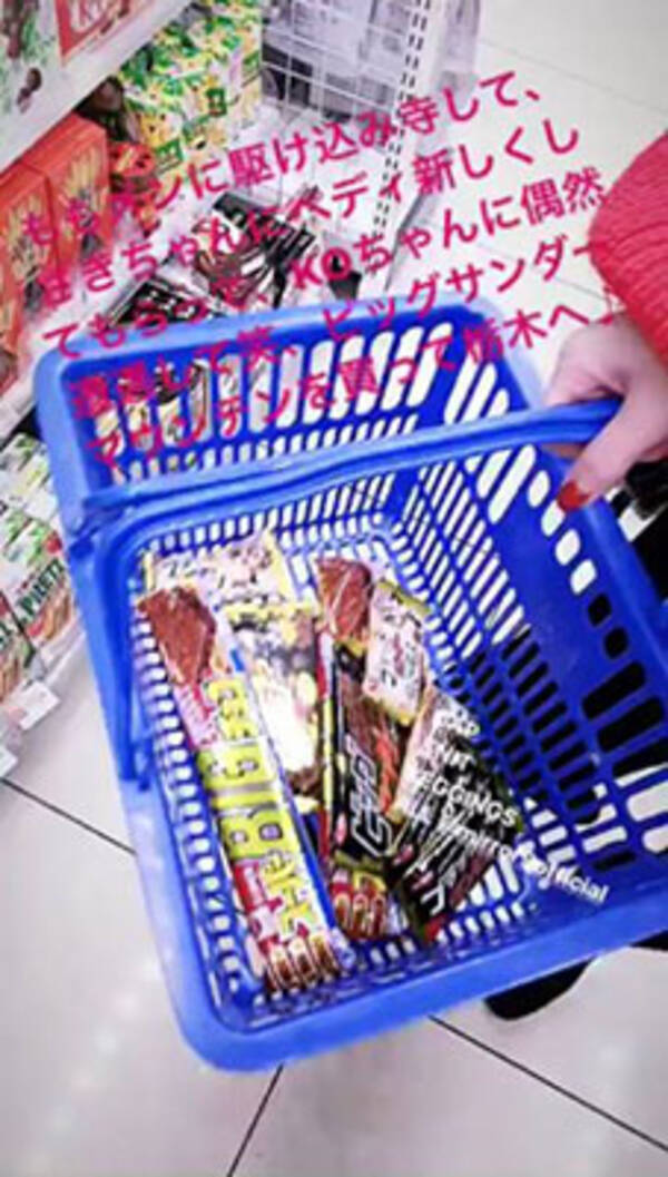 浜崎あゆみがチョコレート駄菓子を大量買い 高らかに ぽっちゃり上等 宣言か 17年12月7日 エキサイトニュース