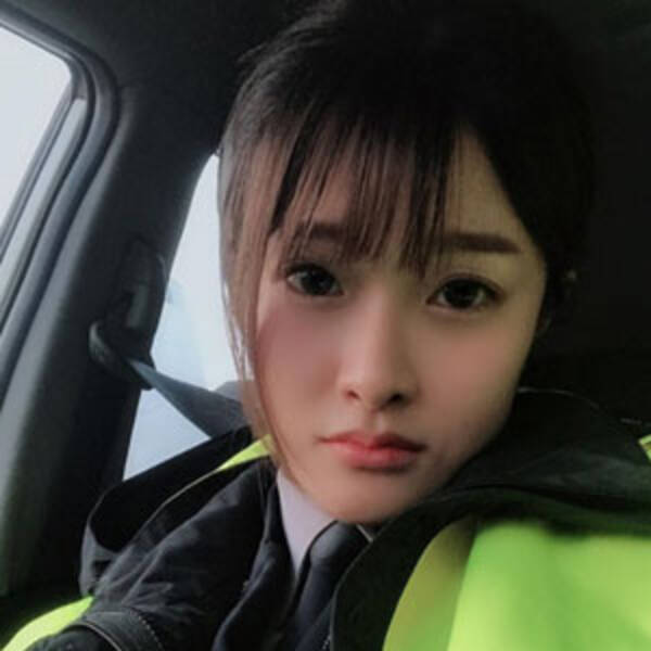 石原さとみ激似 インスタで話題の美人すぎる女性警官が大乱闘に参加 18年3月19日 エキサイトニュース