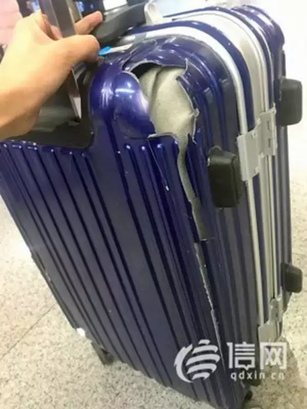 香港国際空港もやっぱり中国クオリティ？　空港職員が乗客の手荷物を乱暴にブン投げる動画が波紋