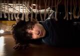 「ベッドの下で初恋の女性を見守る純愛系変態男!!　高良健吾主演のR18作『アンダー・ユア・ベッド』」の画像1