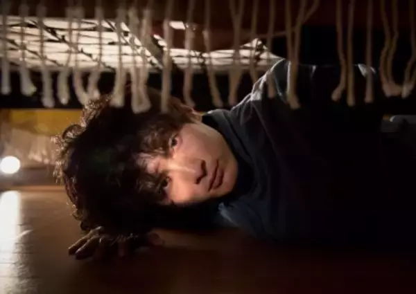 「ベッドの下で初恋の女性を見守る純愛系変態男!!　高良健吾主演のR18作『アンダー・ユア・ベッド』」の画像