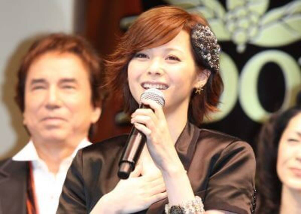松浦亜弥 第3子誕生で電撃復帰はおあずけ 夫の橘慶太も後押しする あやや復活 の日 年12月10日 エキサイトニュース