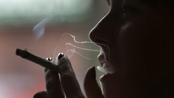 タバコの煙の成分が新型コロナ感染を抑制？広島大と関西医科大の研究Gが衝撃発表　世界でも喫煙とコロナの関係に注目