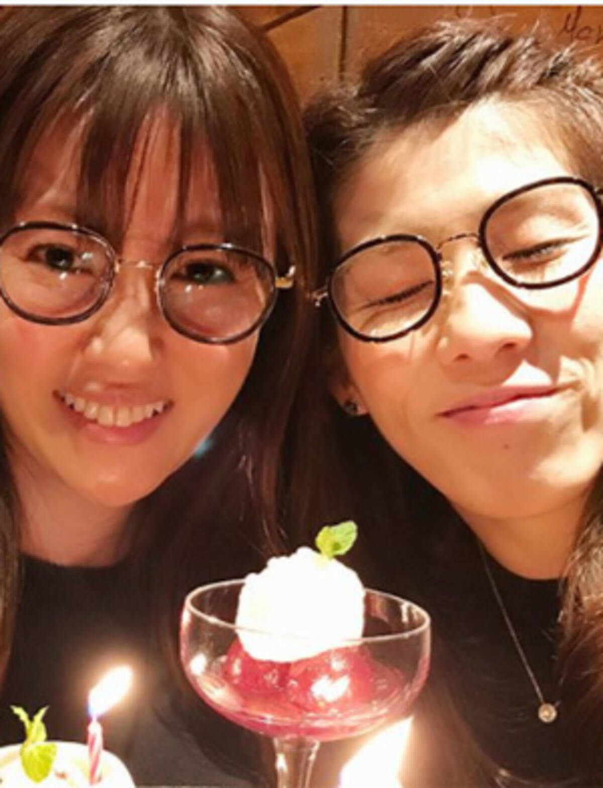 カップルみたい 吉田沙保里 お揃いメガネで深田恭子の誕生日を祝福 2017年11月14日 エキサイトニュース