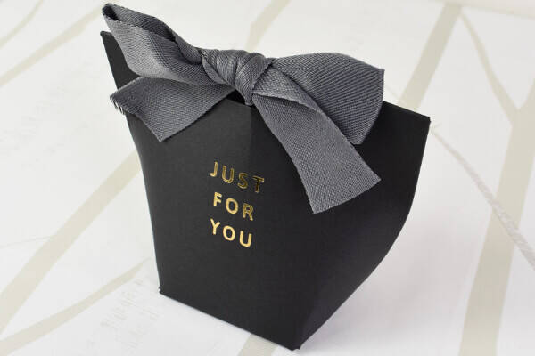 100均ずぼらシュラン ダイソー ラッピングボックス 箔押し リボンで大人かわいいプレゼントに 年6月29日 エキサイトニュース