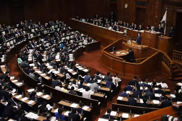 議員秘書歴20年が暴露！　国会中継放送中、クレーム電話が事務所に鳴り響き……