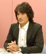 サッカー元日本代表「眉毛もリップもアートメイク」告白、ジェルネイルも披露→スタジオ仰天「え～っ？！」