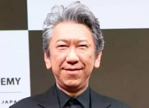 「圧倒的なオーラ」「存在感がやっぱり神」　ロック様、最強ヘビー級王者と3ショ投稿の布袋寅泰にSNS驚嘆「赤がとってもお似合い」