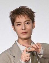 9頭身！？　国宝級イケメンの大河俳優　舞台挨拶→顔小さすぎる！TVでは分かりにくい腰の高さも凄すぎた