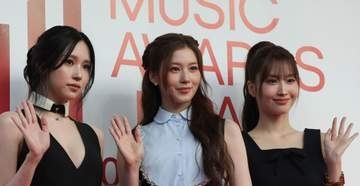 うわっ「どうなってんだ！」TWICE・モモの凄い黒ドレスに騒然　レカペ衝撃姿に1700超コメ殺到「可愛すぎて見惚れる」「美しい」