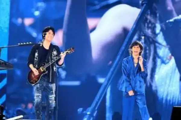 福山雅治感激のツアーファイナル「本当にうれしい」　B′z稲葉浩志と夢コラボ実現　肩組み大熱狂の中で「木星」披露