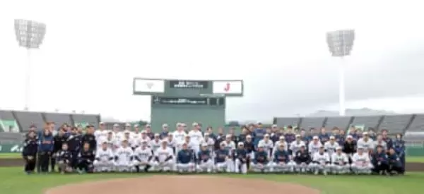 いたんだ！侍ジャパン宮崎合宿に際立つ美貌の元アイドル妻が降臨　前回大会でも注目の2児ママ33歳