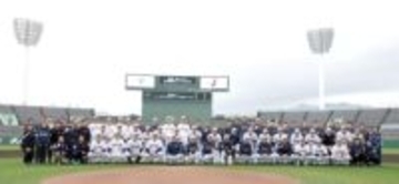 いたんだ！侍ジャパン宮崎合宿に際立つ美貌の元アイドル妻が降臨　前回大会でも注目の2児ママ33歳