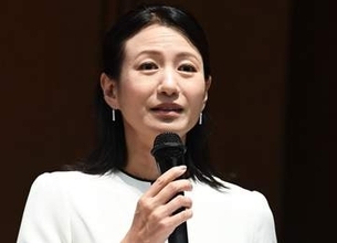 「こんなジャズピアニストみたいな感じでした？」元日テレベテランアナ、イメチェン理由に「更年期あるあるですw」