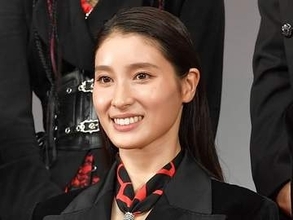 えっ　水9【ボーダレス】突然現れた山梨県警捜査一課長の正体に騒然　衝撃の姿「あっ」「いる！」「誰か分かんない」「普段から色白なんだ」