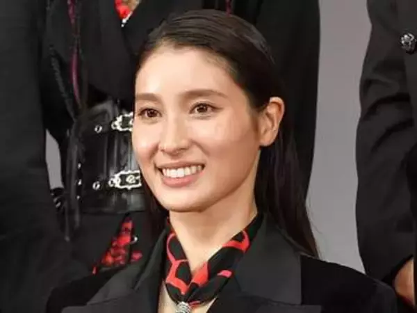 えっ　水9【ボーダレス】突然現れた山梨県警捜査一課長の正体に騒然　衝撃の姿「あっ」「いる！」「誰か分かんない」「普段から色白なんだ」