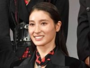 えっ　水9【ボーダレス】突然現れた山梨県警捜査一課長の正体に騒然　衝撃の姿「あっ」「いる！」「誰か分かんない」「普段から色白なんだ」