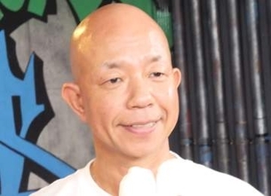 小峠英二「世界の扉が開いた感じ」駅の改札で大感激　妻から「世界変わる」と助言され試したこと