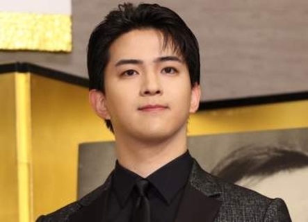 「風、薫る」甲斐翔真、妻役・上坂樹里からのハグ「ラグビー選手のような…」まるでタックル　21歳らしからぬ落ち着きぶり「人生、何週目？」