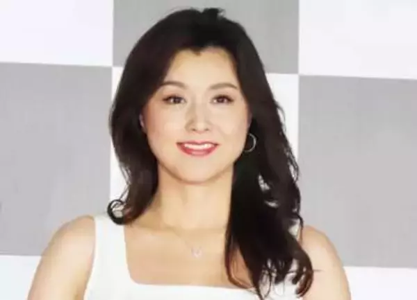 えぇっこれが通勤着？！藤原紀香　ハロウィン仕様で劇場へ　ヒール靴もどうなってる？驚異のスタイル「惚れ惚れしちゃう」「ほんと綺麗」