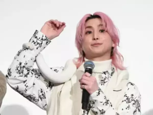 佐久間大介　4年間の変化聞かれ「ラウールの身長がまた伸びた」　本物の白蛇登場、怖じけず首に巻き「かわいいー！」