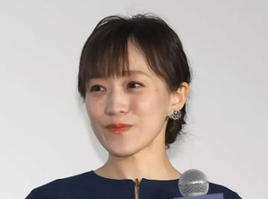 江藤愛アナも佐藤千矢子氏も「持ってます」　高市総理愛用ペンの愛用者だった　「サナ活ではない」と言うも笑顔