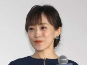 江藤愛アナも佐藤千矢子氏も「持ってます」　高市総理愛用ペンの愛用者だった　「サナ活ではない」と言うも笑顔