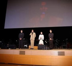 すごっ、橋本環奈　ふんわりスカートの舞台挨拶に騒然　くっきりおでこ出しで雰囲気ガラリ「美しすぎた」「顔小さすぎ」「更に大人っぽく」
