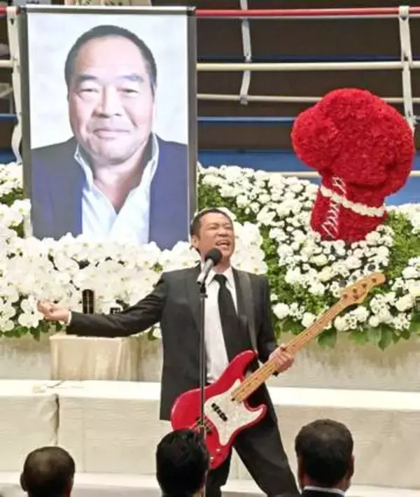 はなわ、飛行機内での“ガッツさん伝説”を披露　激しい揺れに「でこぼこ道だな」「伝説の男　ビバ・ガッツ」も披露