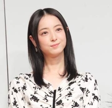 佐々木希　会見プチハプニングも報道陣気遣い和ませる「ありますよね、こういうこと」写真撮影も笑顔で対応