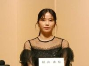 横山由依　黒の透け感ドレスではんなりオーラ　「舞台に立ち続けられる自分でいたい」