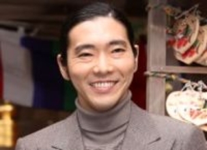 柄本佑、世界でたった一つのペンダントをつけてTV出演「誰かにツッコまれるまで言わないでおこうと思ったが」