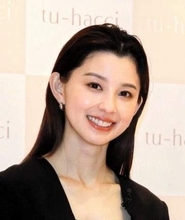 これがガチの9頭身か！　2児出産も→朝比奈彩171cmが衝撃姿　腰の位置が有り得ない、えええっ！ウソだろぉ！