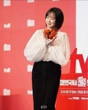 韓国人気女優がドラマ会見で同じ服着用と話題　人気の高級ブランド、1カ月後に若手女優が同じ服で登場し注目集める