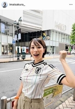 「世界に見つかっちゃう！」「すさまじい破壊力」人気美女のレアな白ユニ姿にネット騒然「反則だって」「ブラボー！」