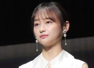 至近距離ぷく顔！影山優佳　ノースリ×スカート白コーデのオフショ公開「活力もらえました」