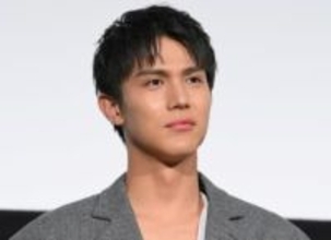 「彼氏感つよすぎ」中川大志がパリ初上陸で「何もかも品がある」「パリの街が似合ってるね」