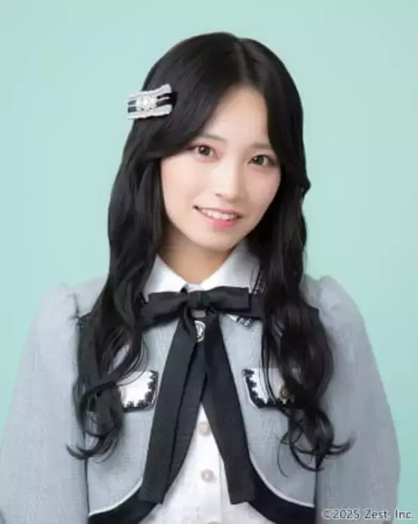 SKE48・入内嶋涼　素が見える起床後メガネにランジェリーで歯磨きカット　初写真集でカブトムシとの2ショットも