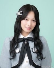 SKE48・入内嶋涼　素が見える起床後メガネにランジェリーで歯磨きカット　初写真集でカブトムシとの2ショットも